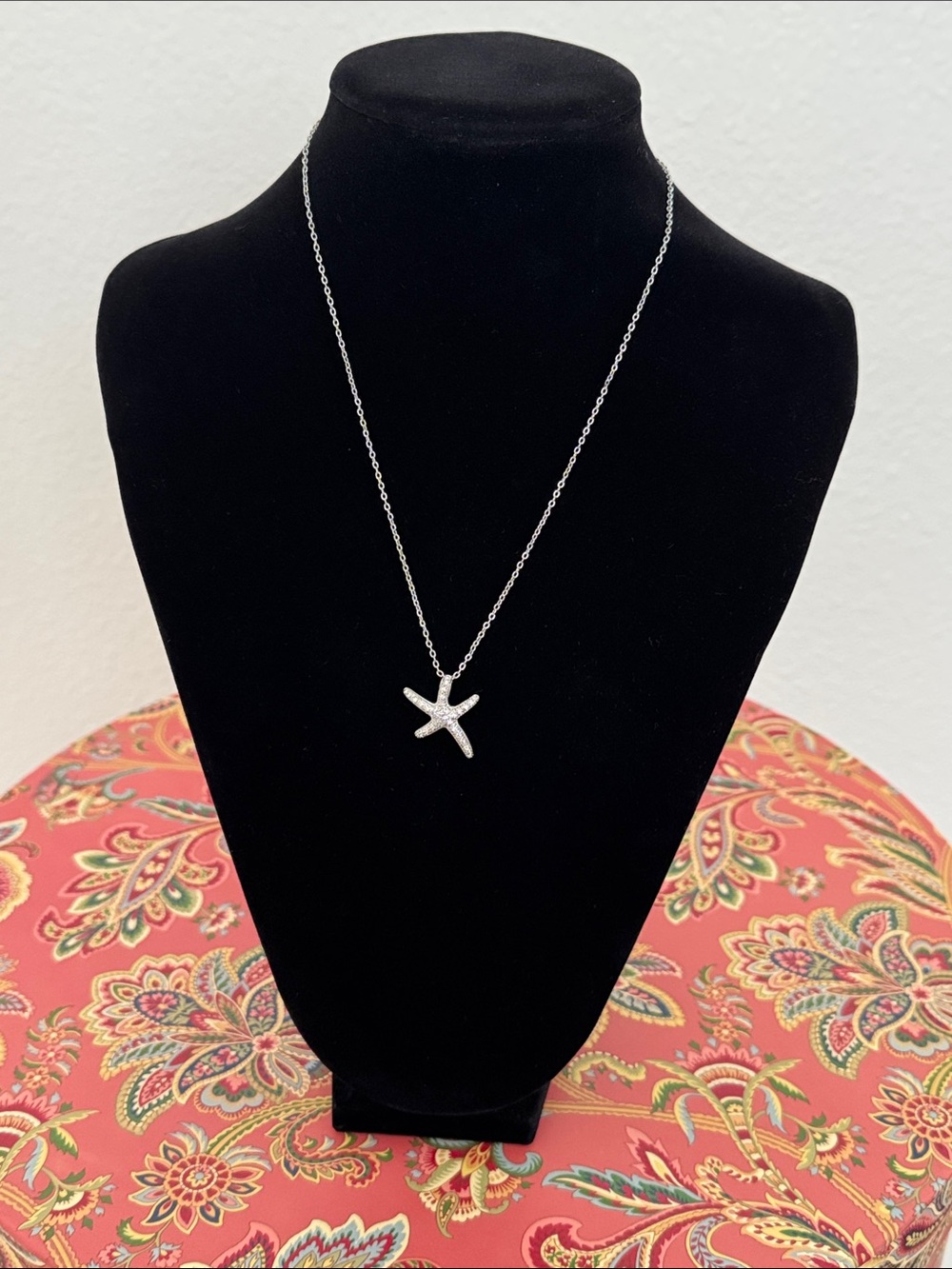 Silver tone Starfish Pendant Necklace